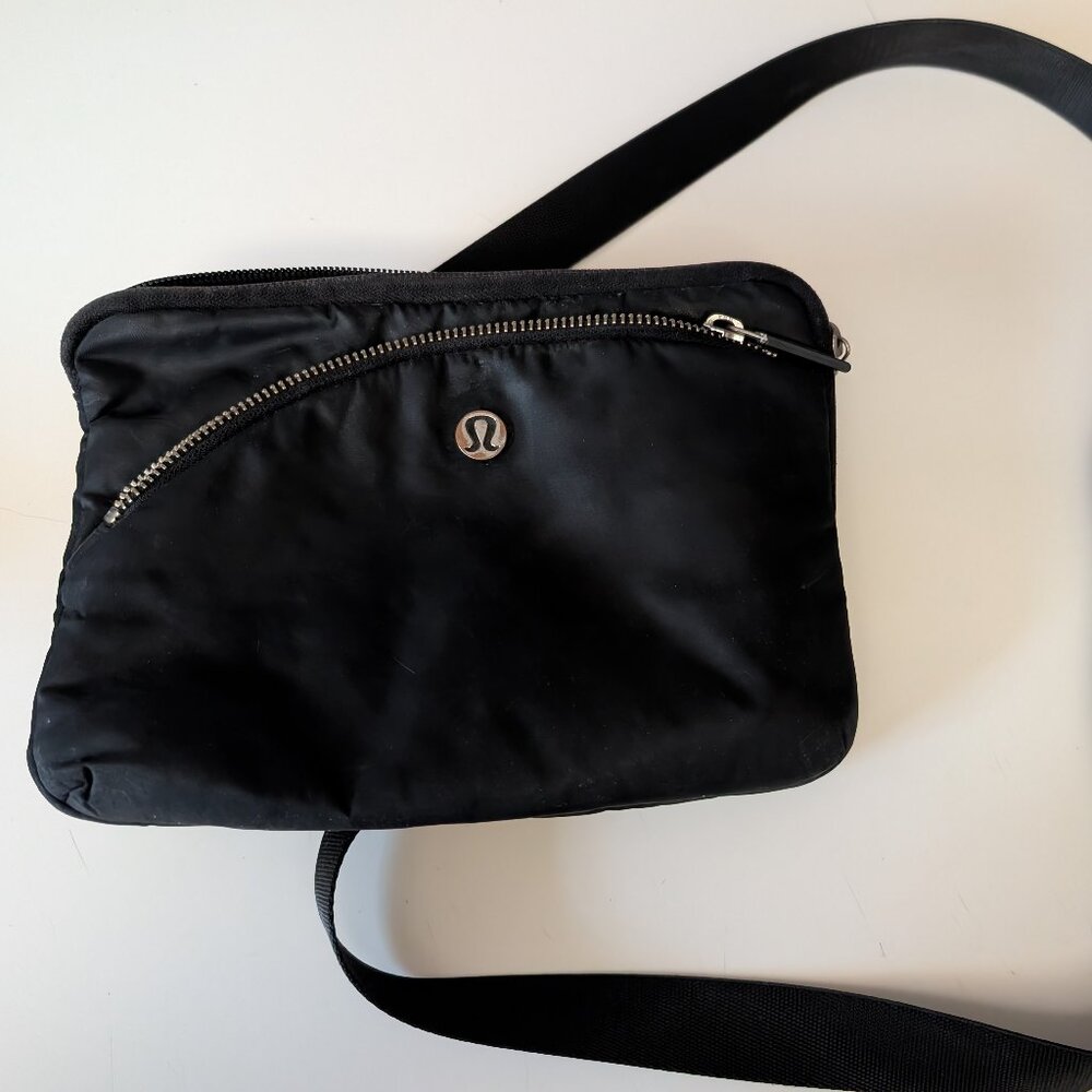 Lululemon Curved Lines Crossbody Athletica Bag